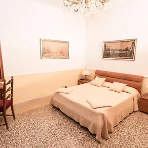 Alla Fenice Venecia